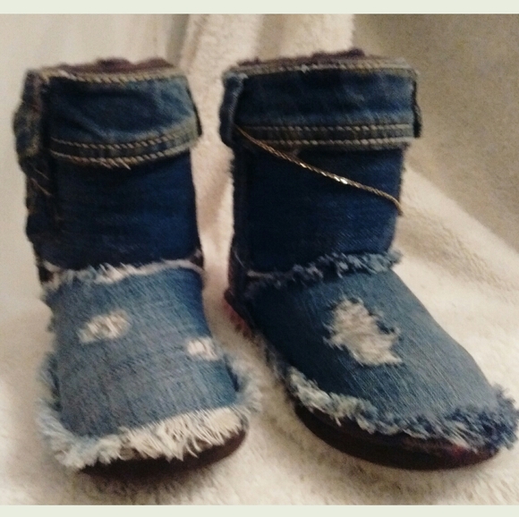 Customized Uggs "TRUGGS" - Picture 3 of 8